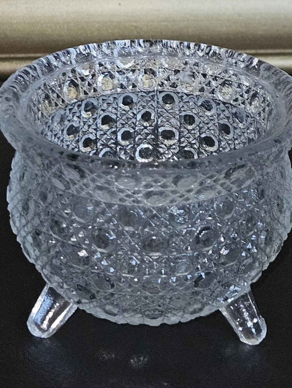 Vintage LE Smith 3-footed Cauldron Kettle featuring the Daisy & Button Pattern